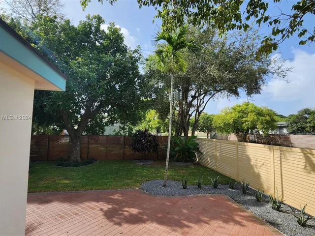 442 NW 46th St, Miami FL 33127