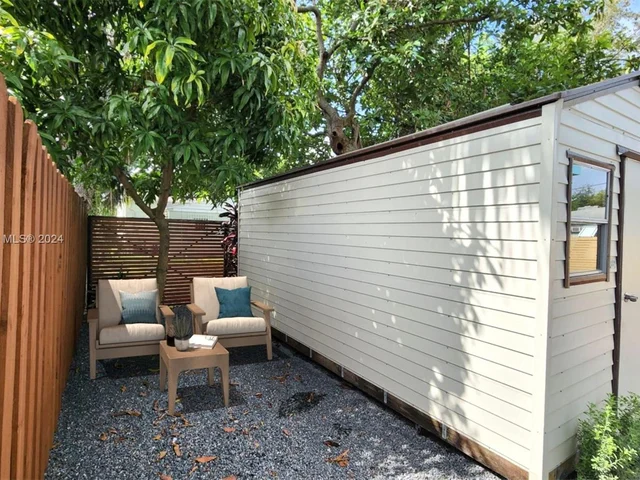 442 NW 46th St, Miami FL 33127