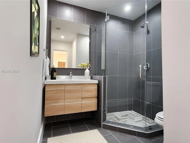 442 NW 46th St, Miami FL 33127