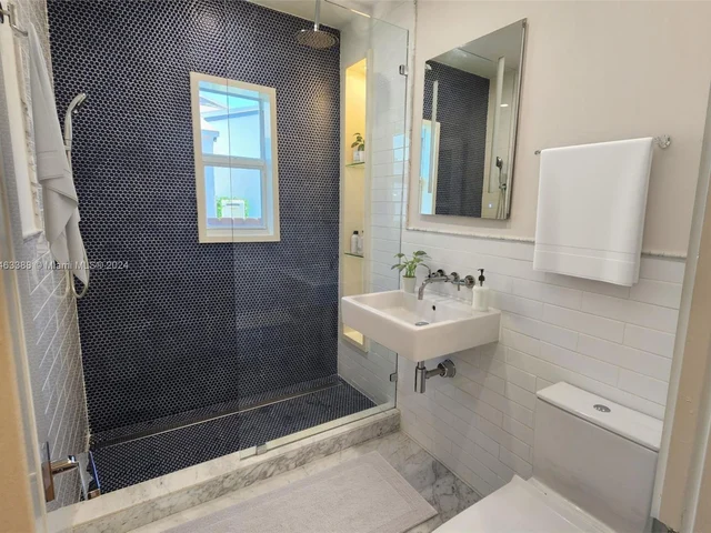 442 NW 46th St, Miami FL 33127