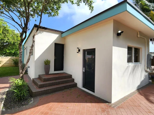 442 NW 46th St, Miami FL 33127