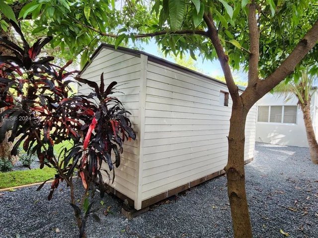 442 NW 46th St, Miami FL 33127