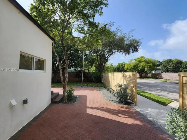 442 NW 46th St, Miami FL 33127