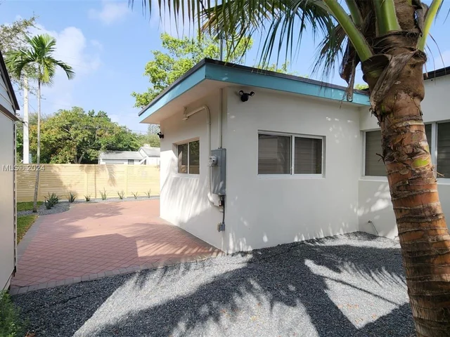 442 NW 46th St, Miami FL 33127