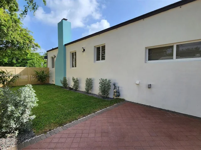 442 NW 46th St, Miami FL 33127