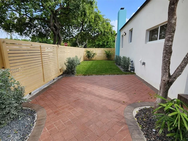 442 NW 46th St, Miami FL 33127