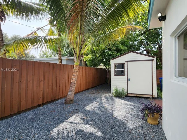 442 NW 46th St, Miami FL 33127