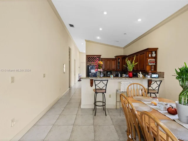 527 NW 19th St, Homestead FL 33030