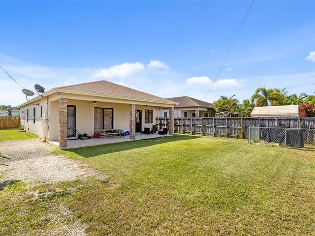 527 NW 19th St, Homestead FL 33030