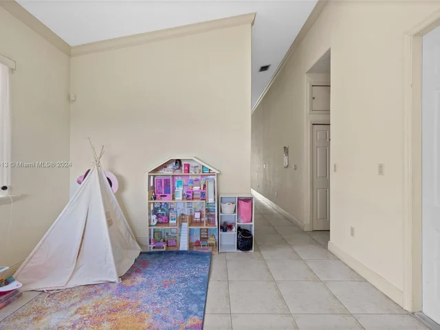 527 NW 19th St, Homestead FL 33030