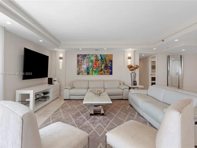 19707 Turnberry Way # 20J, Aventura FL 33180