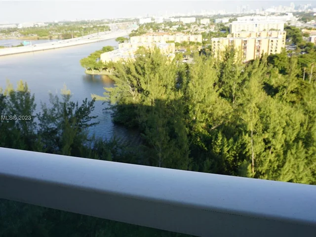 5077 NW 7th St, Miami FL 33126