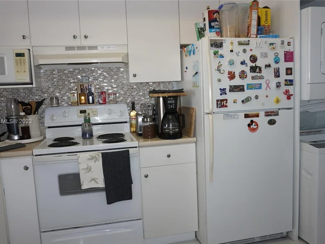 5077 NW 7th St, Miami FL 33126