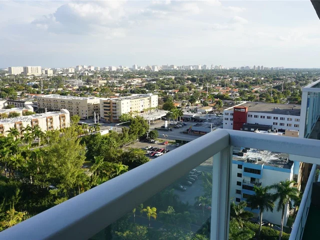 5077 NW 7th St, Miami FL 33126