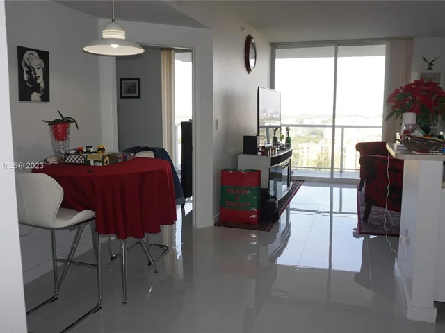 5077 NW 7th St, Miami FL 33126