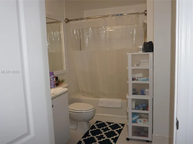 5077 NW 7th St, Miami FL 33126