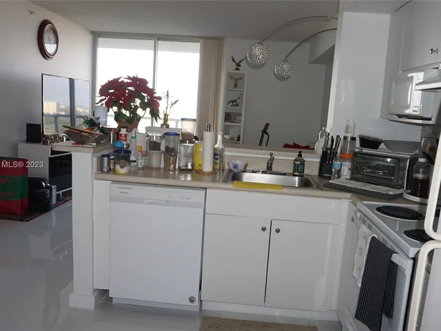 5077 NW 7th St, Miami FL 33126