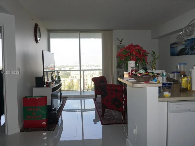 5077 NW 7th St, Miami FL 33126