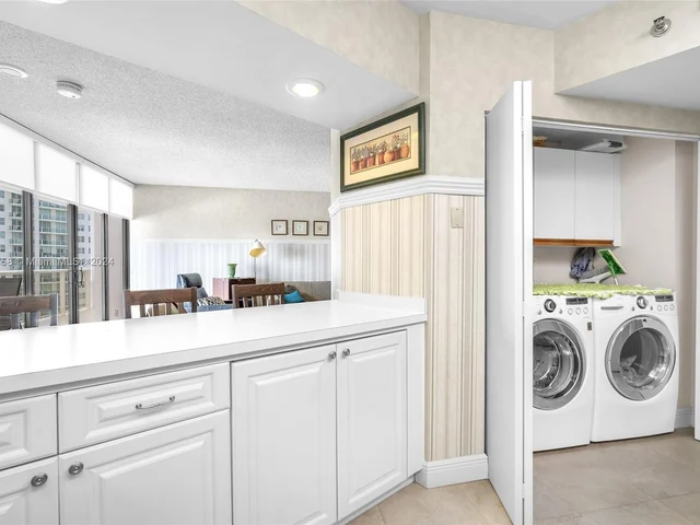 20281 E Country Club Dr # 910, Aventura FL 33180