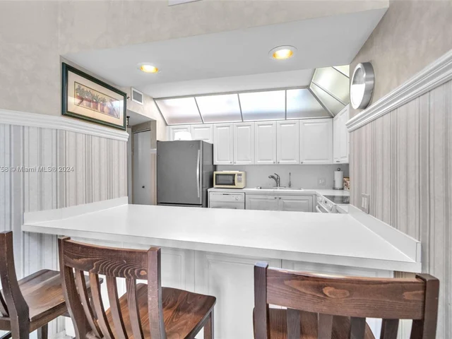 20281 E Country Club Dr # 910, Aventura FL 33180