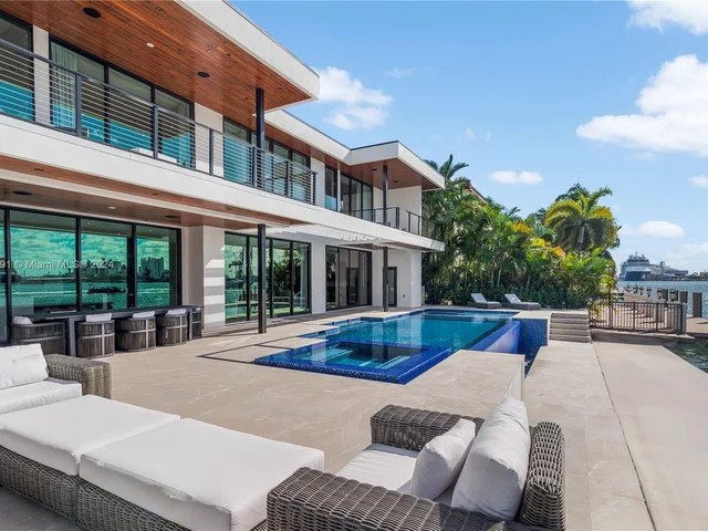 1957 Harbourview Dr, Fort Lauderdale FL 33316