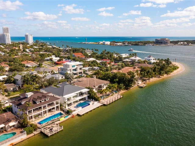 1957 Harbourview Dr, Fort Lauderdale FL 33316