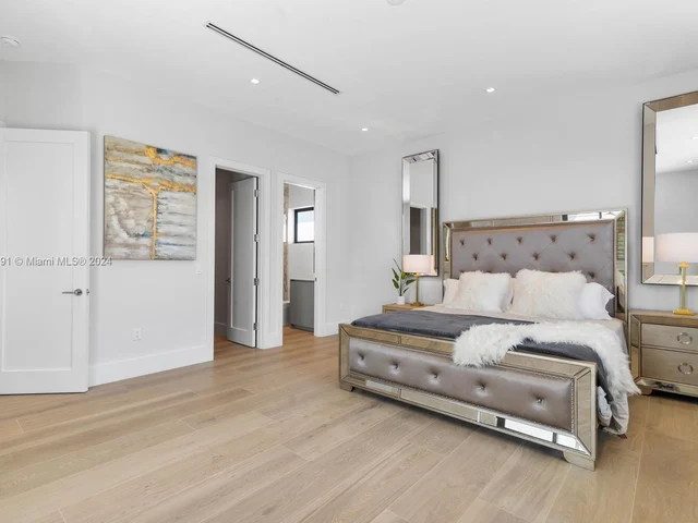 1957 Harbourview Dr, Fort Lauderdale FL 33316