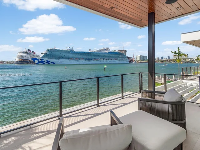 1957 Harbourview Dr, Fort Lauderdale FL 33316