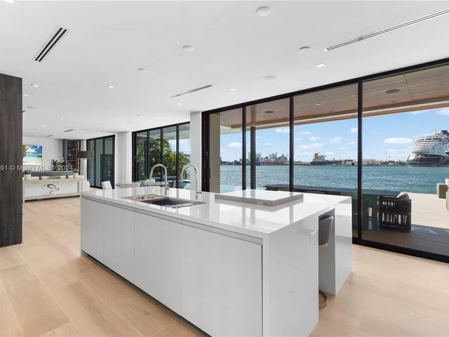 1957 Harbourview Dr, Fort Lauderdale FL 33316