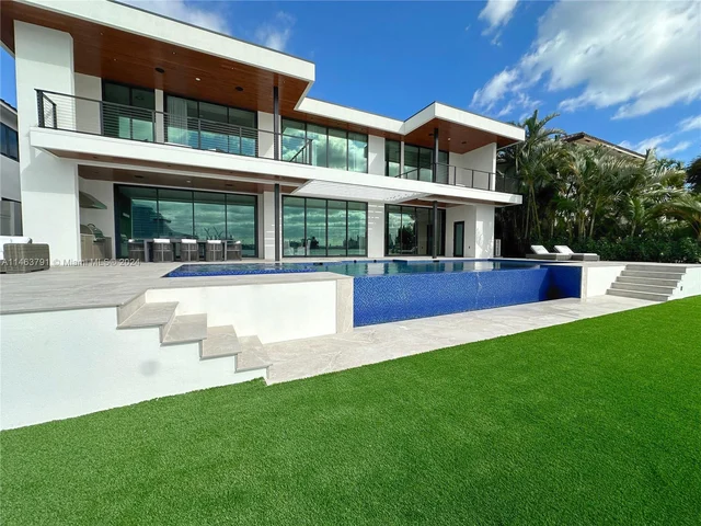 1957 Harbourview Dr, Fort Lauderdale FL 33316