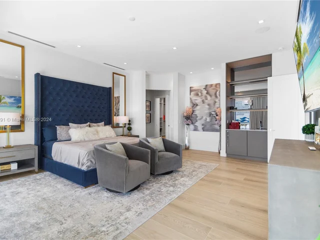 1957 Harbourview Dr, Fort Lauderdale FL 33316