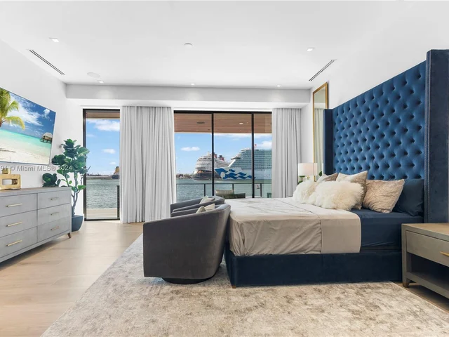 1957 Harbourview Dr, Fort Lauderdale FL 33316