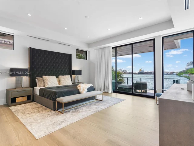 1957 Harbourview Dr, Fort Lauderdale FL 33316