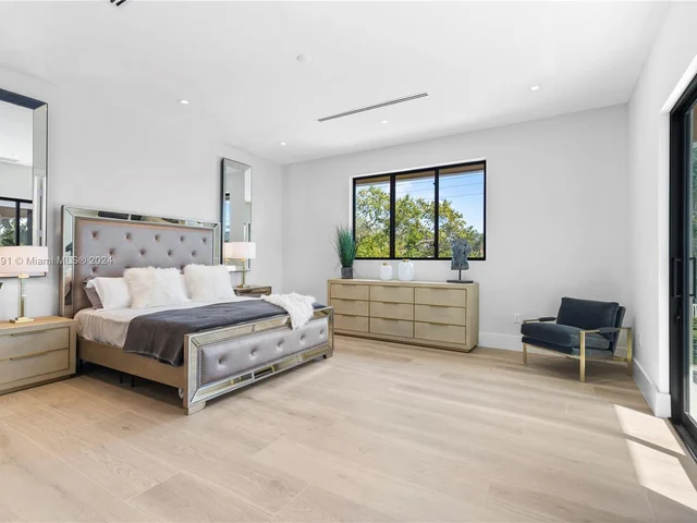 1957 Harbourview Dr, Fort Lauderdale FL 33316