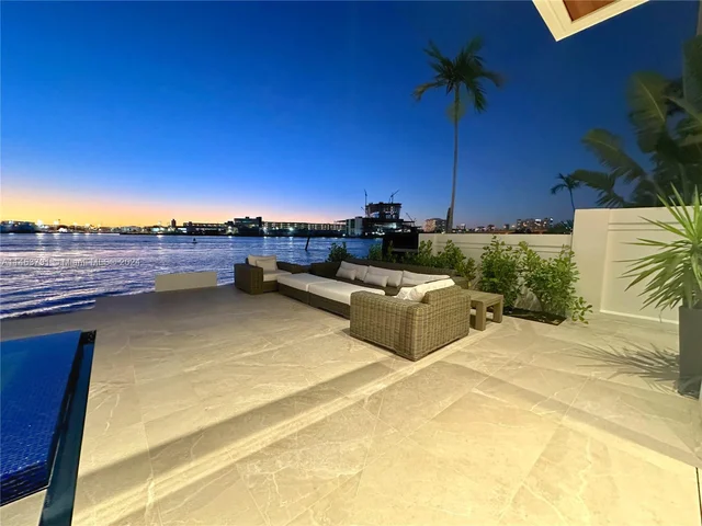 1957 Harbourview Dr, Fort Lauderdale FL 33316