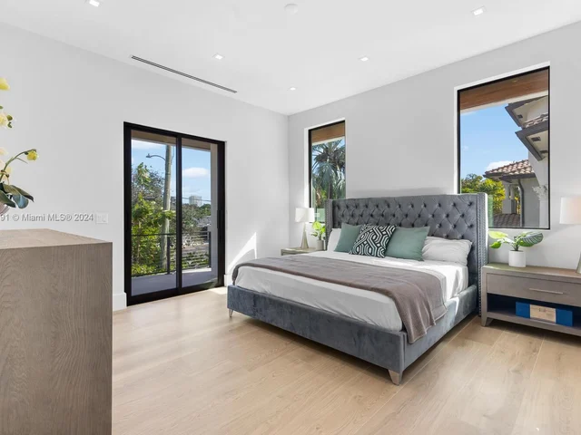 1957 Harbourview Dr, Fort Lauderdale FL 33316