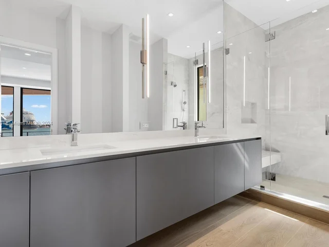 1957 Harbourview Dr, Fort Lauderdale FL 33316