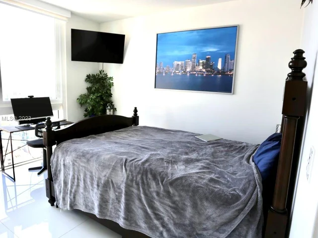 600 NE 27th St # 2605, Miami FL 33137