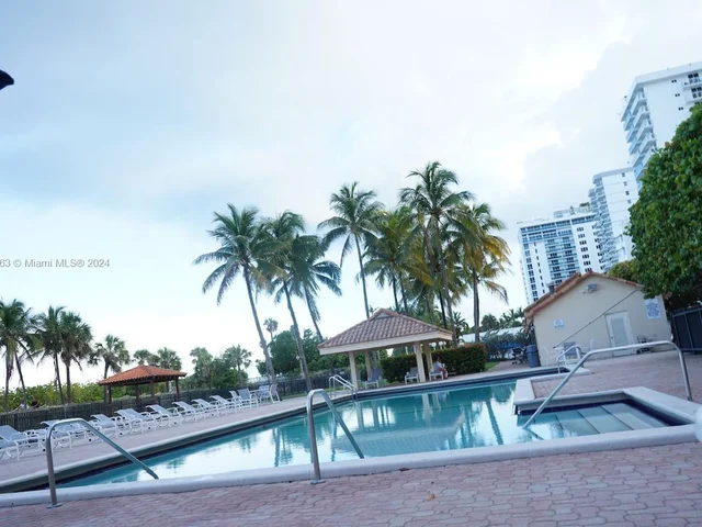 2555 Collins Ave # 910, Miami Beach FL 33140