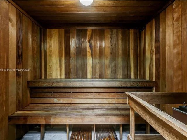 2555 Collins Ave # 910, Miami Beach FL 33140