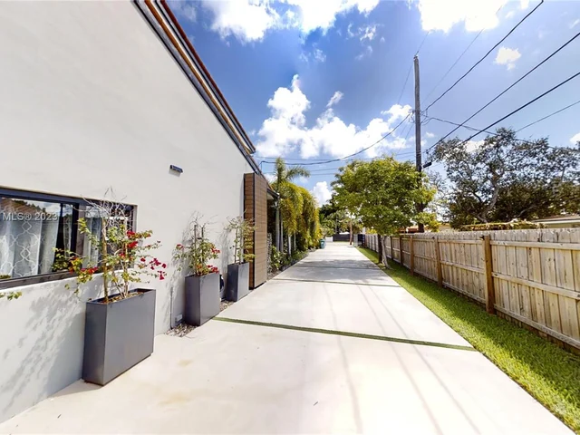 20298 NE 24th Ave, Miami FL 33180