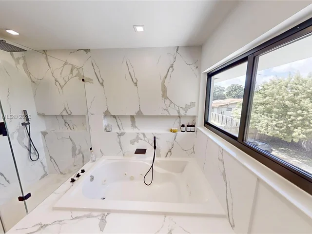 20298 NE 24th Ave, Miami FL 33180