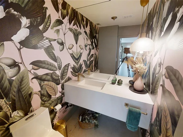 20298 NE 24th Ave, Miami FL 33180