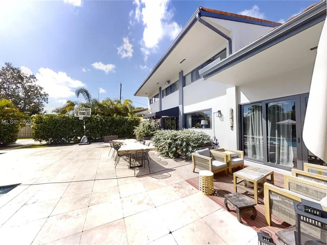 20298 NE 24th Ave, Miami FL 33180