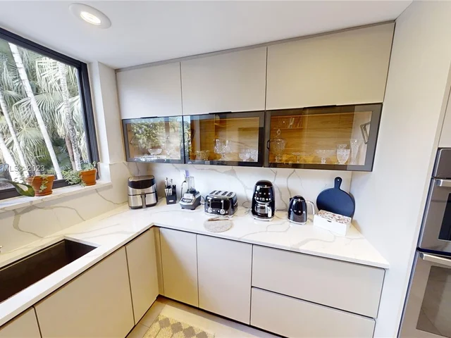 20298 NE 24th Ave, Miami FL 33180