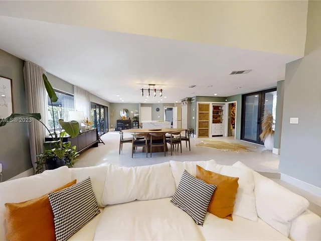 20298 NE 24th Ave, Miami FL 33180