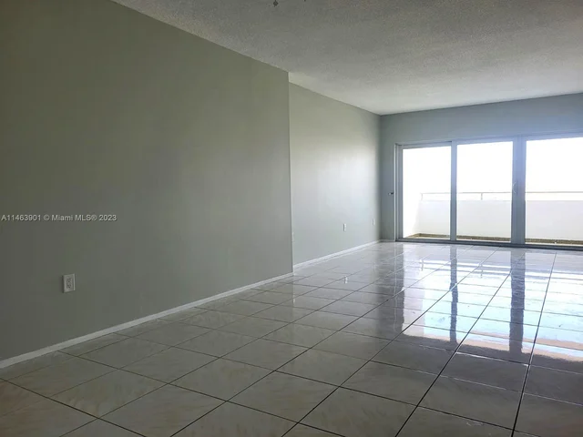 500 Bayview Dr, Sunny Isles Beach FL 33160