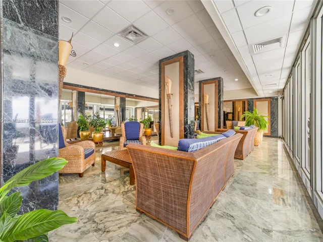 500 Bayview Dr, Sunny Isles Beach FL 33160