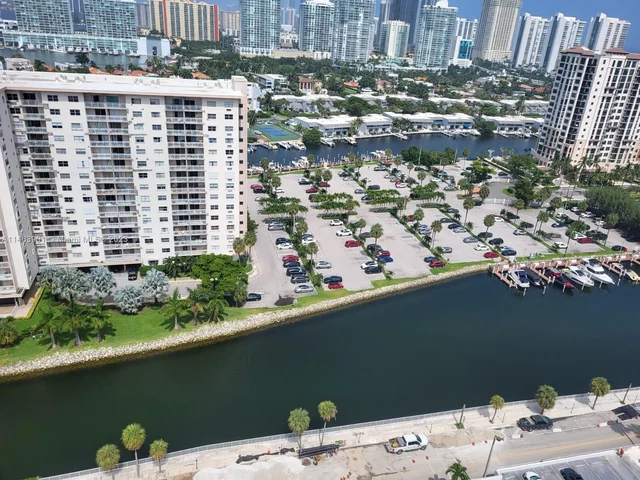 500 Bayview Dr, Sunny Isles Beach FL 33160