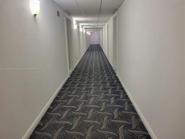 500 Bayview Dr, Sunny Isles Beach FL 33160